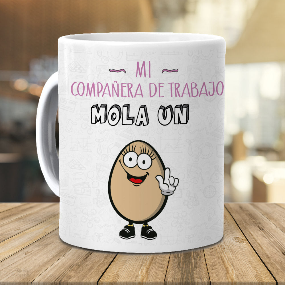Taza Mi compañera de trabajo mola un huevo