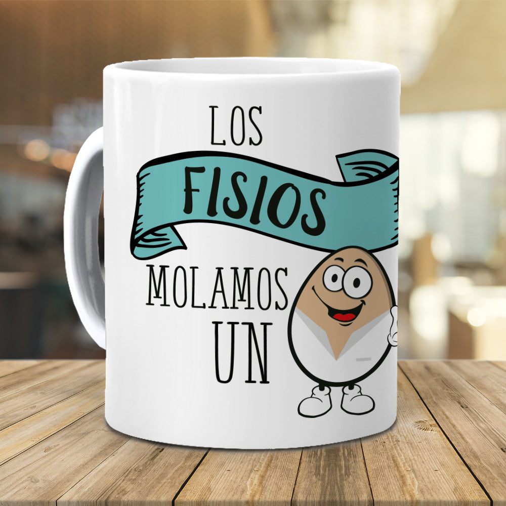 Taza Los fisios molamos un huevo