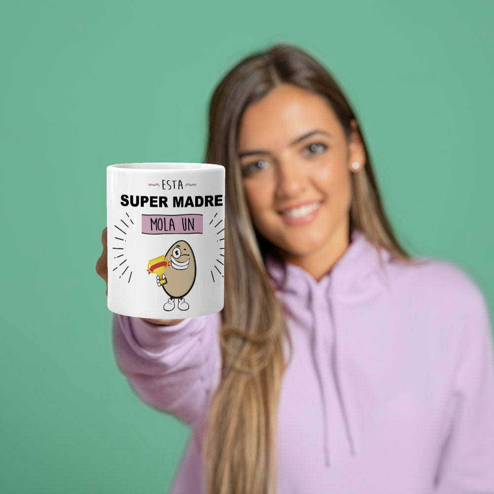 Taza Esta super Madre mola un huevo