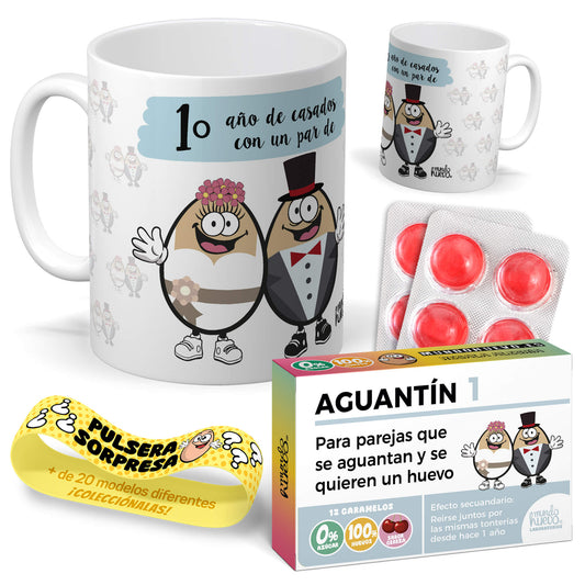 Taza 1 año de casados con un par de huevos + Caramelos divertidos + Pulsera sorpresa