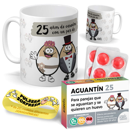 Taza 25 años de casados con un par de huevos + Caramelos divertidos + Pulsera sorpresa