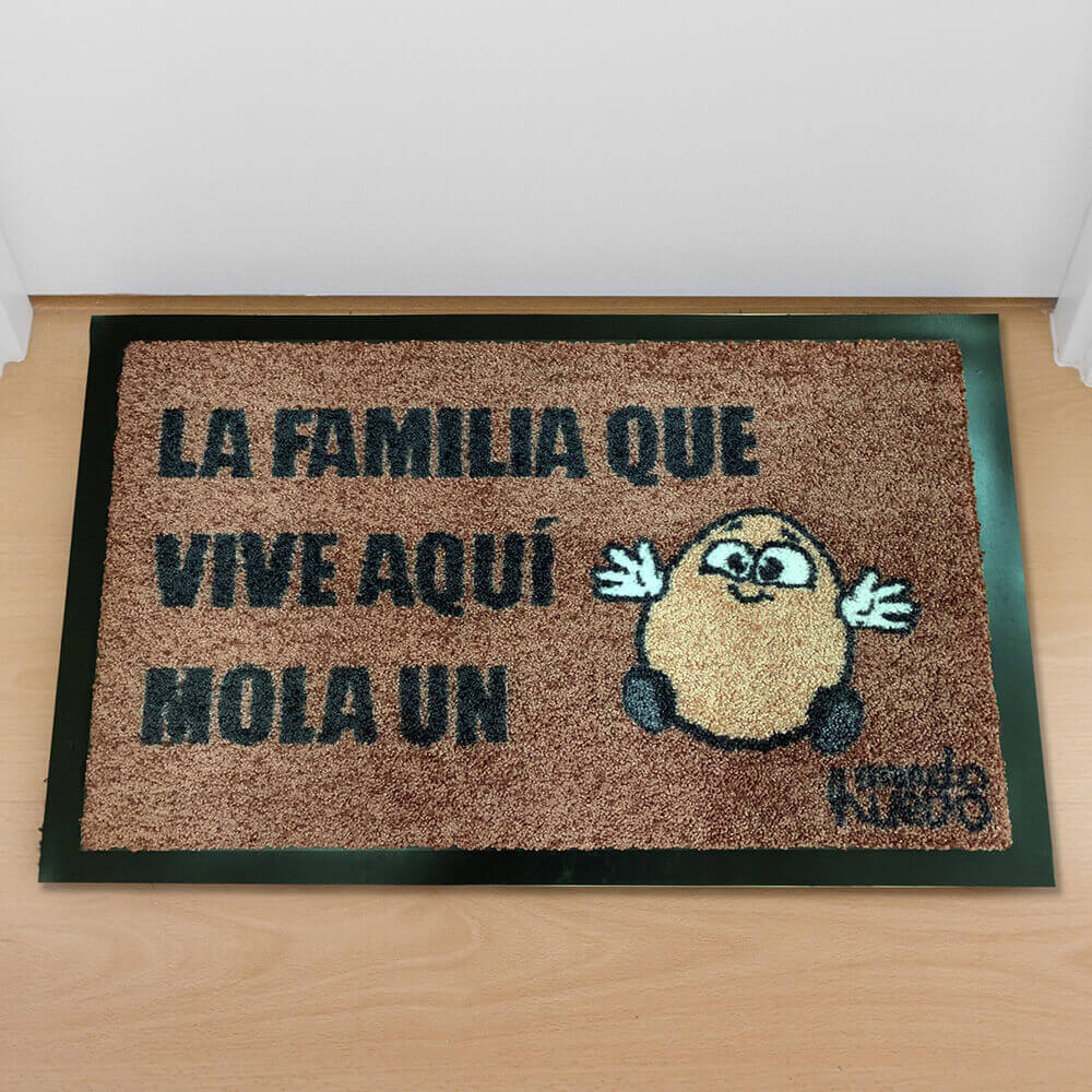 Felpudo divertido | LA FAMILIA QUE VIVE AQUÍ MOLA UN HUEVO | 60x40cm