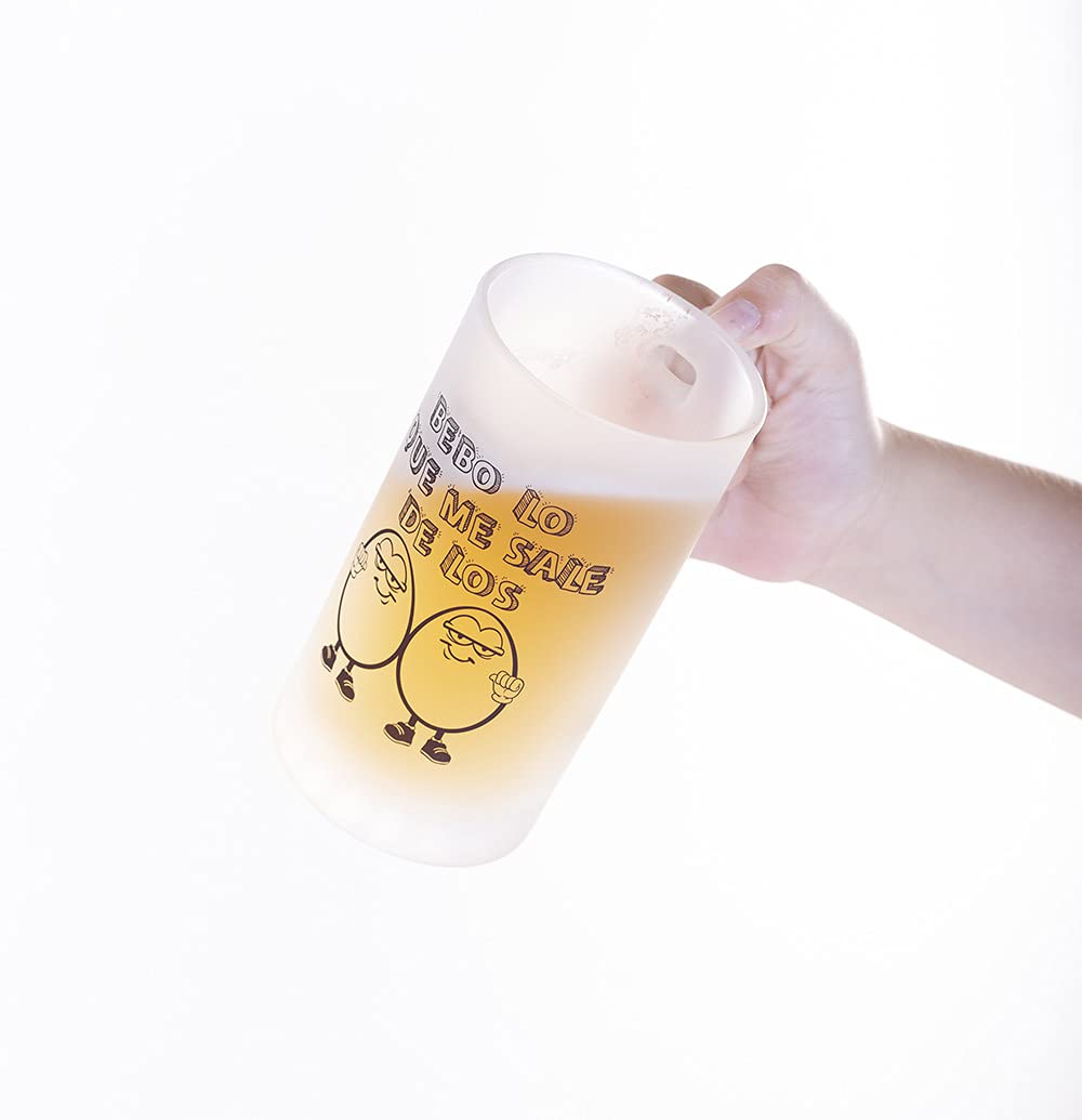 Jarra de cerveza "Bebo lo que me sale de los huevos"