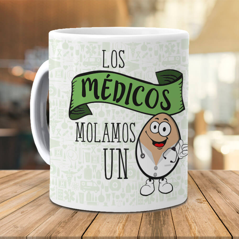 Taza Los médicos molamos un huevo